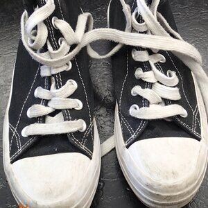 No Boundaries Women's Size 7 High Top Shoes